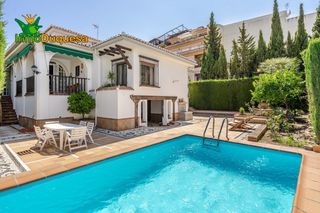 Xalet a La Zubia Ciudad. Chalet de 1 planta en el centro de la zubia. con 500 m2 de parce