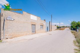 Nau industrial a Atarfe. Finca con 2 naves y cobertizo. 2.100 m2 de solar.