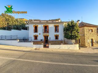 Chalet en Calle estacion 4. Casa independiente en la entrada de pinos genil. a 10 minutos de
