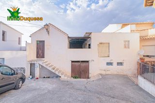 Maison jumelée à Barrio de la Vega. Casa adosada con 5 dorm. en el barrio de monachil.