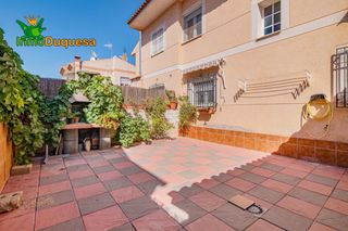 Casa adossada a Villa de Otura. Casa adosada en otura. con 79 m2 de patios exteriores.