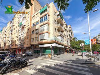 Piso en Calle angel barrios 2. Piso de 3 dorm. junto al parque federico garcia lorca.
