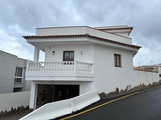 Chalet à La Corujera. Se vende amplia casas santa ursula