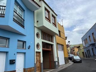 Semi detached house in Calle josé de ponte 6. Se vende coqueta casa en la perdoma