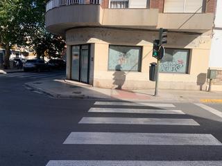 Rent Business premise in N/a. Local  en la ronda de españa esquina a la carretera de corbera