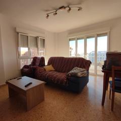 Etagenwohnung in Carrer del xúquer 5. Piso esquinero muy luminoso con balcón y garaje