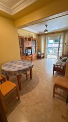 Etagenwohnung in Carrer de blasco ibáñez 1. Piso luminoso junto al mar con dos balcones