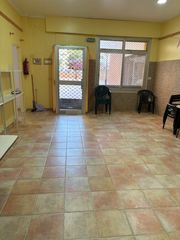 Affitto Locale commerciale in Avinguda del mestre serrano 66. Encantadora planta baja con patio privado en malvinas