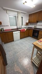 Appartamento in Carrer de sant roc 7. Piso exterior listo para entrar a vivir con ascensor, parking y