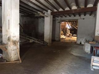 Local Comercial  Polígono número 18. Almacén en el margen de la carretera nacional