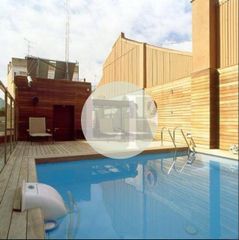 Casa adosada en Sant Andreu de Palomar. Adosado en venta con 504 m2, 4 habitaciones y 4 baños, piscina,