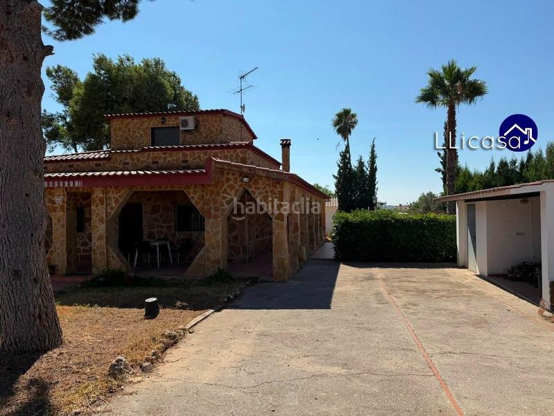 Foto fb21e83f-e147-4d27-8bfe-ac3110c126f9. Chalet  independiente en venta en urbanización exclusiva ideal para tu familia en Llíria
