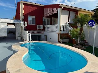 Casa aparellada  Santa cruz. Descubre tu nuevo hogar en la pobla de vallbona un paraíso en la