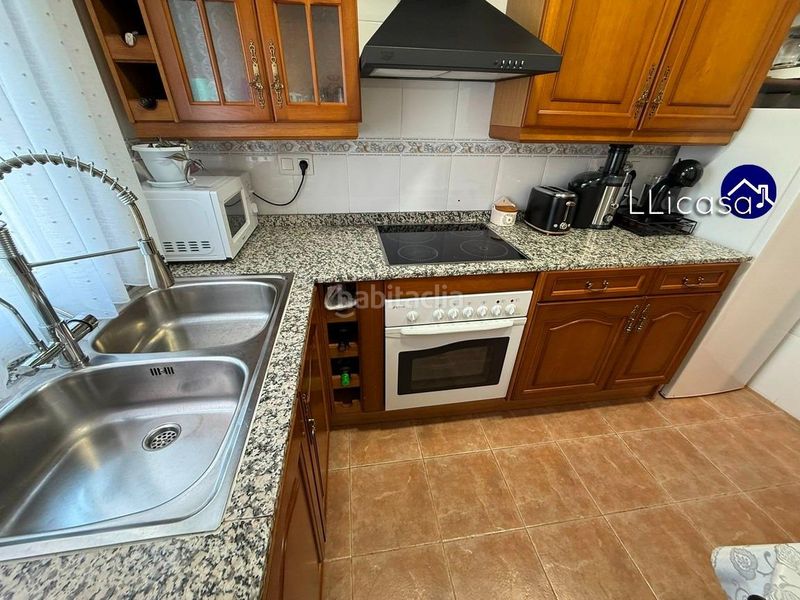 Foto b53ec71b-acf8-4b63-9066-2a29ab53d0b5. Casa aparellada amb aparcament piscina a La Conarda Pobla de Vallbona (la)