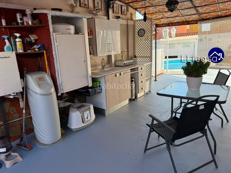Foto c6921b76-3da8-483e-aff1-104300e0a0ab. Casa aparellada amb aparcament piscina a La Conarda Pobla de Vallbona (la)