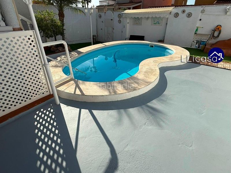 Foto df506bfe-5667-4f22-9ce0-01c2a7f34b03. Casa aparellada amb aparcament piscina a La Conarda Pobla de Vallbona (la)