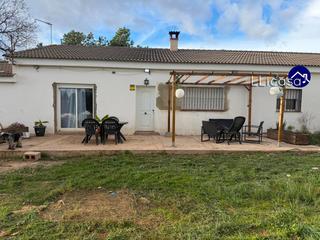 Xalet a Santa Bárbara. Chalet en lliria un refugio encantador en urbaniización de suelo