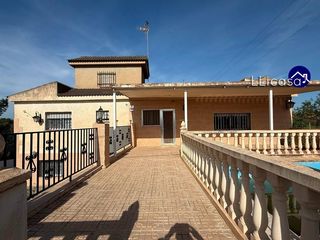 Chalet en Urbanizaciones. Chalet en venta cercano al parque san vicente