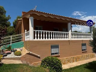 Chalet en Casinos. Chalet urbano  en urbanizacion el pinar