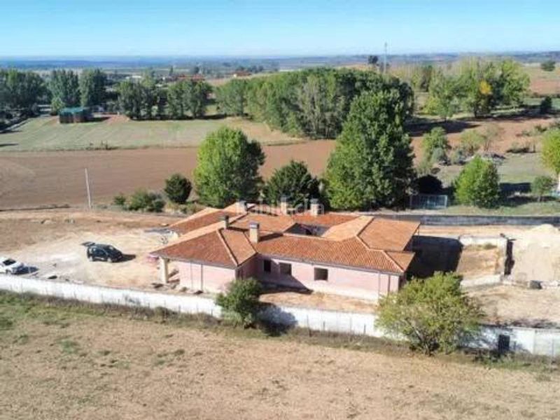 Foto ec737624-4d09-45b4-bbdf-7be9e72571a9. Chalet in calle calle la gloria s/n in Centro Aranda de Duero