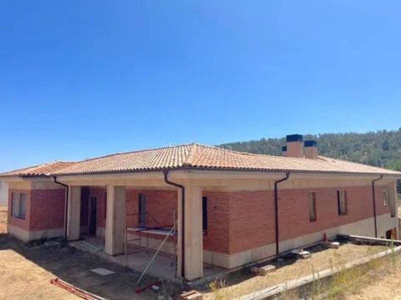 Foto f534be82-8921-48b7-a04d-e744ef157679. Chalet in calle calle la gloria s/n in Centro Aranda de Duero
