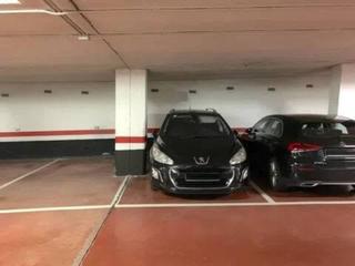 Autoparkplatz in Aldekoena-Artatzagana-Sarriena