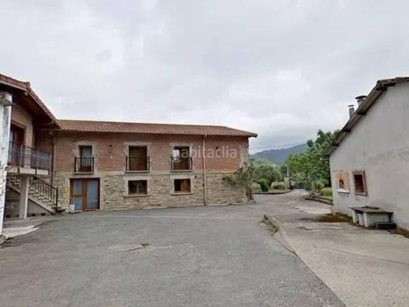 Foto c9586481-ac9a-4607-a5e0-6f58972d29a9. Masía en calle txirlone bidea en Mungia
