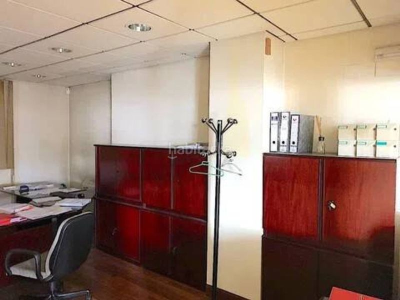 Foto 561aecdb-7f96-418a-b888-49177396d3c3. Office space in calle calle mendibil in Centro Urbano-Hirigunea Leioa