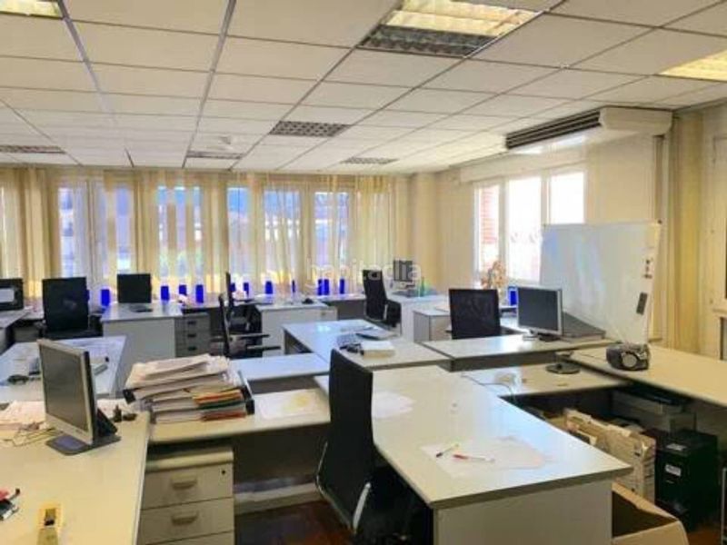 Foto cc97b363-121d-40b4-9363-db46827145a2. Office space in calle calle mendibil in Centro Urbano-Hirigunea Leioa