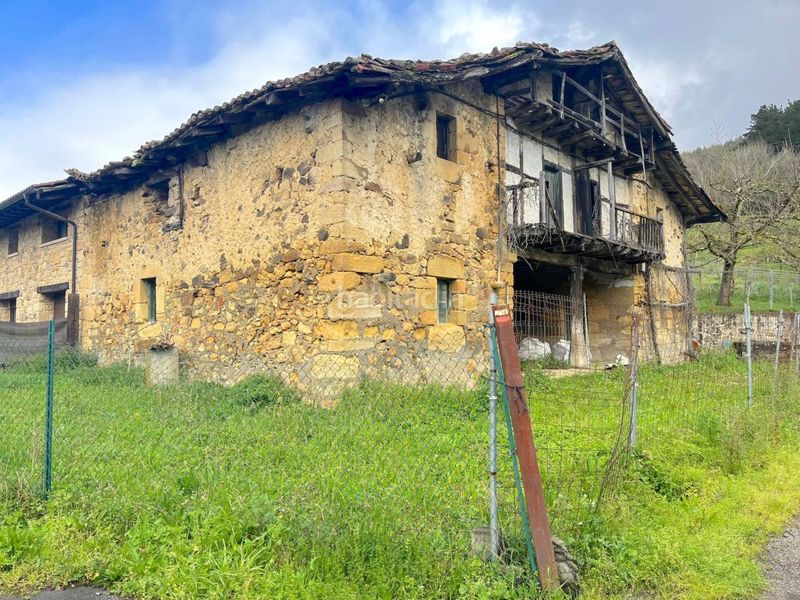 Foto 71e9eaa0-03ad-430b-addc-d264291a84e6. Casa aparellada a Amorebieta - Etxano