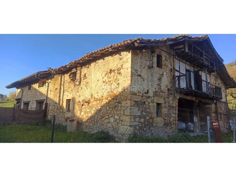 Foto b041811a-a16b-4671-a6b3-a2c82fc1dea2. Casa aparellada a Amorebieta - Etxano
