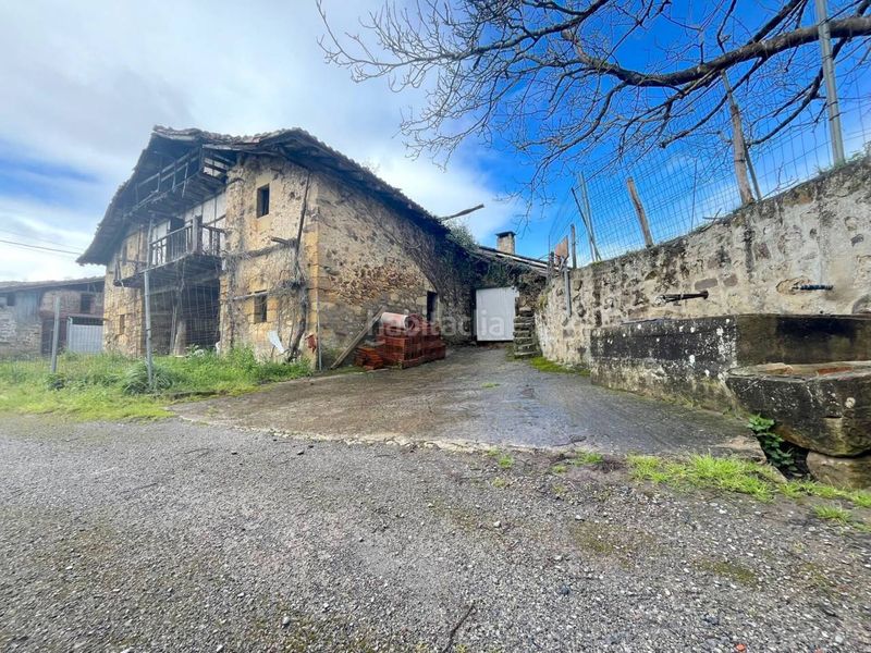 Foto c4672c79-9c9c-4767-aa47-1d36af32ca59. Casa aparellada a Amorebieta - Etxano