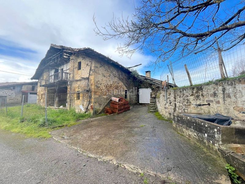 Foto f7df6046-899e-4852-bd29-348cc7610914. Casa aparellada a Amorebieta - Etxano