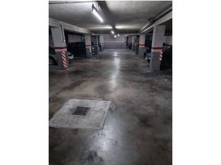 Parking coche  Calle calle aldaieta. Garaje en venta en leioa