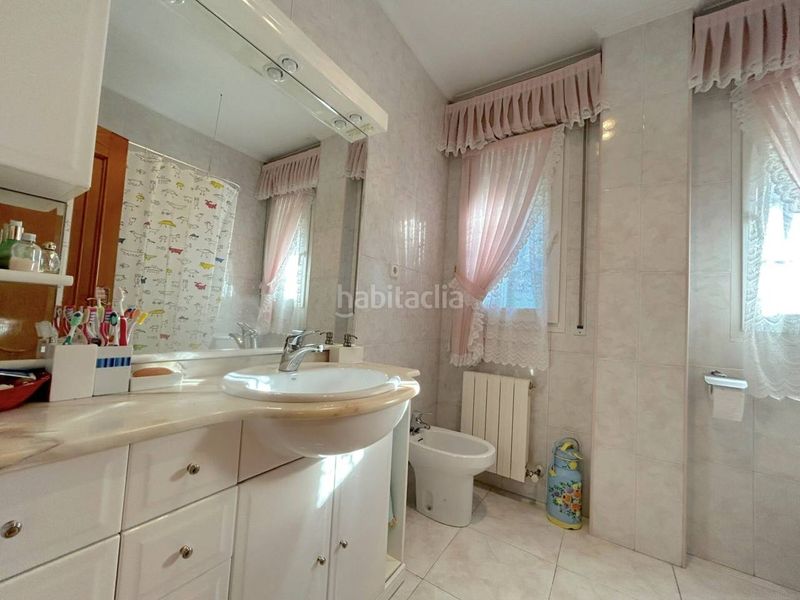 Foto cded4c88-f4f7-4f5e-9ea2-697fa7079de1. Xalet amb calefacció aparcament piscina a Rasines