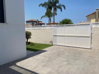 Chalet  Calle 54. Unifamiliar con piscina privada y parcela en els poblets