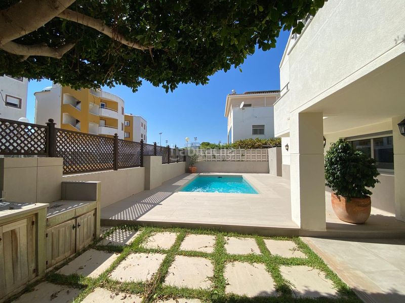 Foto 5d5bfc4f-89ba-4b79-95eb-17b61ffa949f. Casa adossada amb calefacció piscina a Oliva nova Oliva