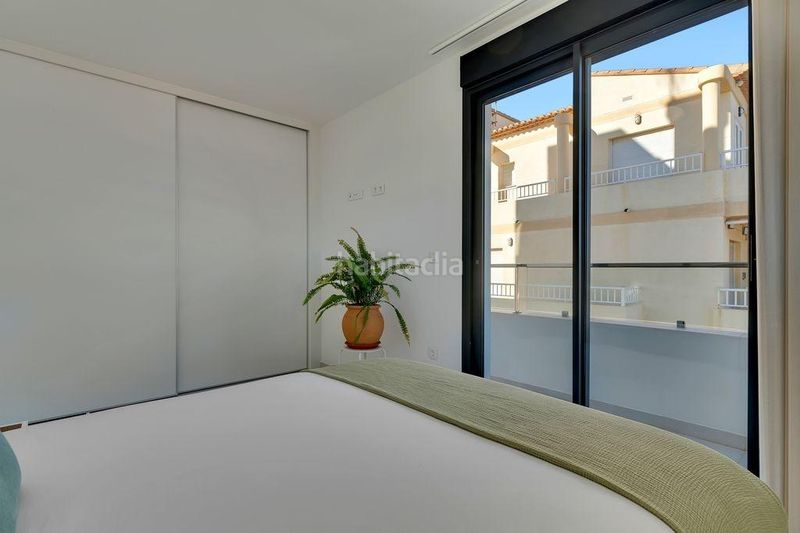 Foto 76a215f6-67ca-4a42-a59a-4f1b16425879. Àtic amb calefacció aparcament piscina a Oliva playa Oliva