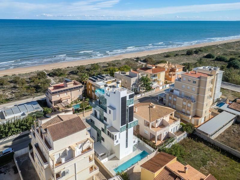 Foto ad5aa8a7-bcd4-41bc-a345-be83da2162df. Àtic amb calefacció aparcament piscina a Oliva playa Oliva