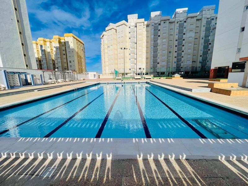 Foto 80564e90-4c56-40a9-880c-40f5d4dfa1a6. Apartament amb aparcament piscina a Playa de Gandía Gandia