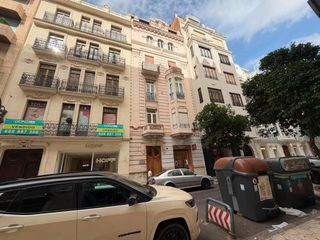Appartamento  Calle calle jorge juan. Vivienda exclusiva de 242 m2 junto al mercado de colón en valenc