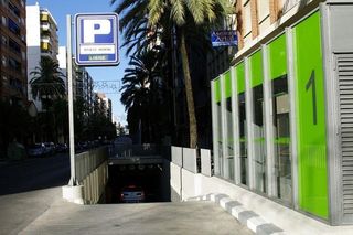 Aparcament cotxe a Avenida Avenida República Argentina