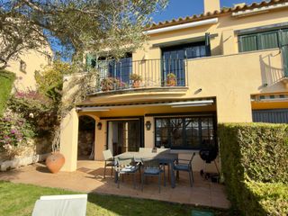 Casa aparellada  Carrer del far