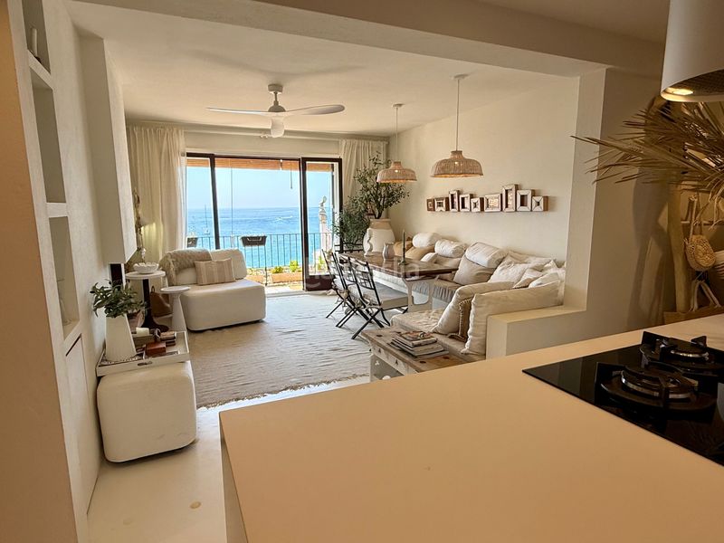 Foto 85d1bead-40bb-4844-a0bf-3ead89fc6832. Apartament amb xemeneia a Llafranc