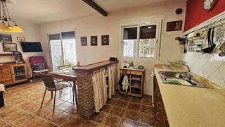 Casa en Tueda. Casa con patio muy cerca del centro