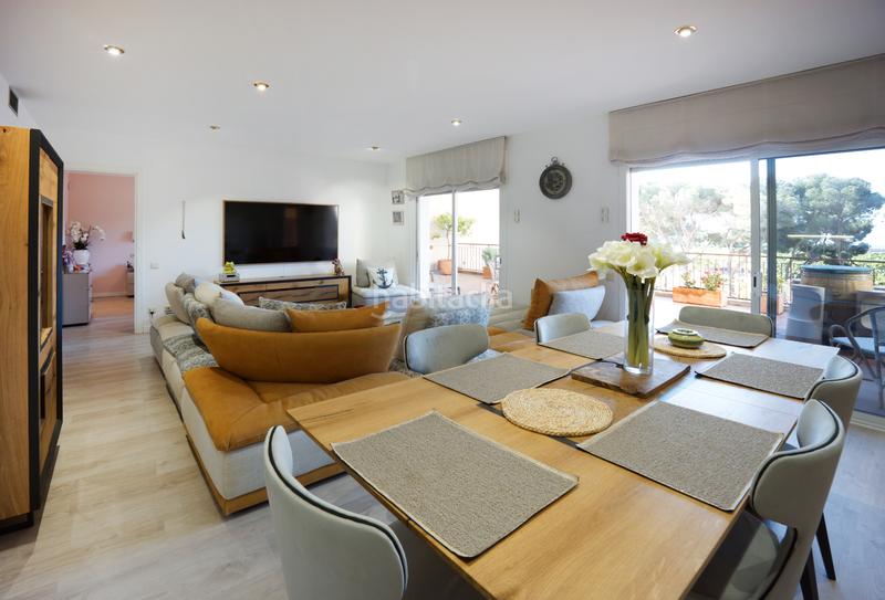 Foto 87a18ede-e195-4ce2-9cf0-a4813e5fe7a9. Piso apartamento en primera línea de mar con terraza, plaza de aparcamiento y trastero en Sant Feliu de Guíxols