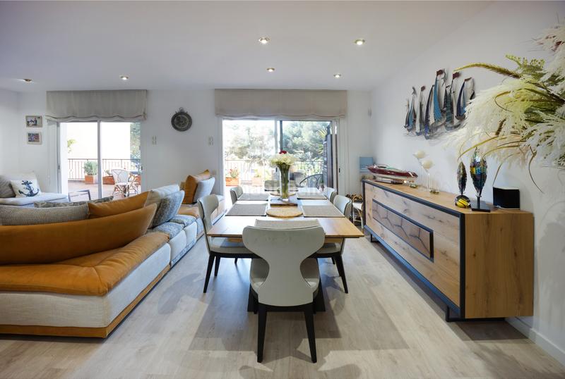 Foto 9d222ffd-4cc1-4110-b533-c3aadf1185ca. Piso apartamento en primera línea de mar con terraza, plaza de aparcamiento y trastero en Sant Feliu de Guíxols