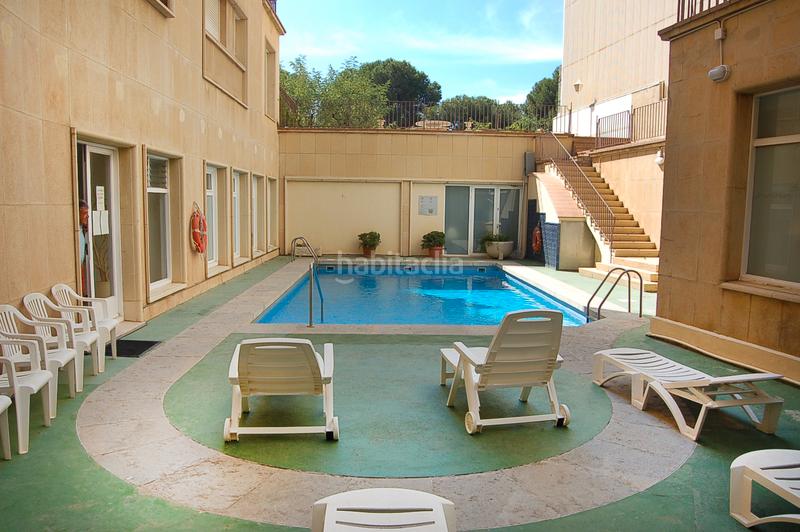 Foto c4811af4-eb1f-4faa-ac3f-b4f31c476f40. Piso apartamento en primera línea de mar con terraza, plaza de aparcamiento y trastero en Sant Feliu de Guíxols
