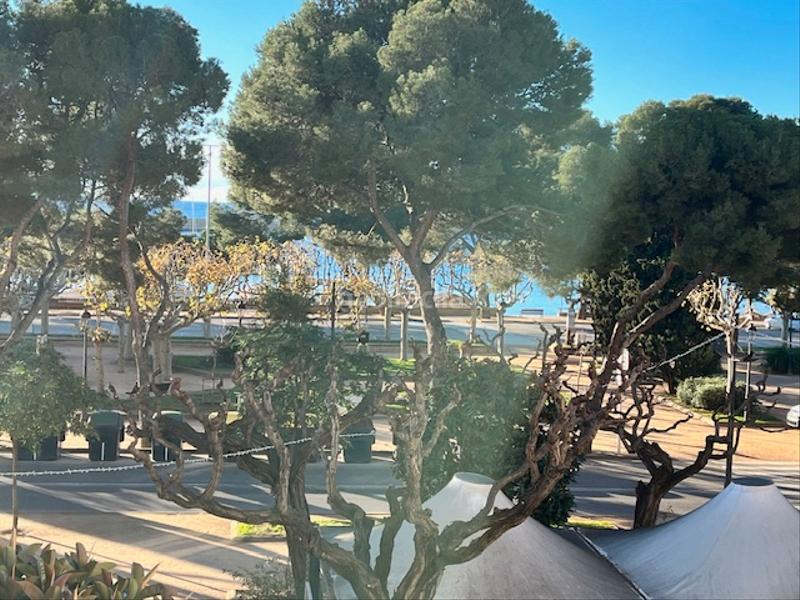 Foto e15f4522-797a-413e-983c-394ff7b5c186. Piso apartamento en primera línea de mar con terraza, plaza de aparcamiento y trastero en Sant Feliu de Guíxols