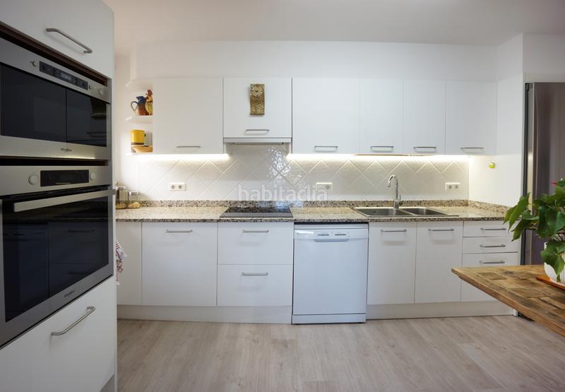 Foto f1662b55-1f31-4638-bd1e-e48ebebeba2e. Piso apartamento en primera línea de mar con terraza, plaza de aparcamiento y trastero en Sant Feliu de Guíxols